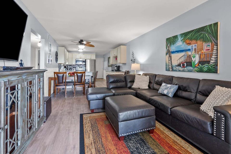 Home Decor, Furniture, Indoors, Living Room, Couch