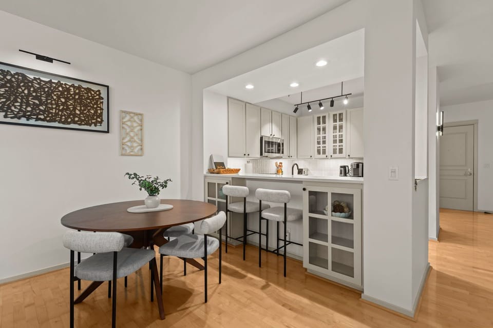 Dining space - seats 4 with 2 bar stools