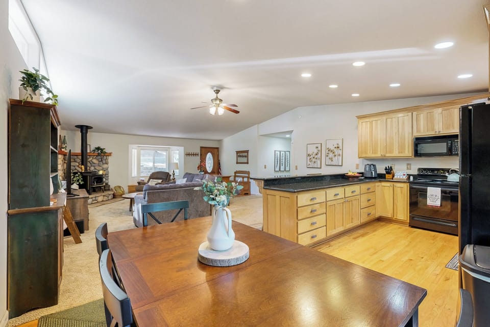 House (4 Bedrooms) | Interior
