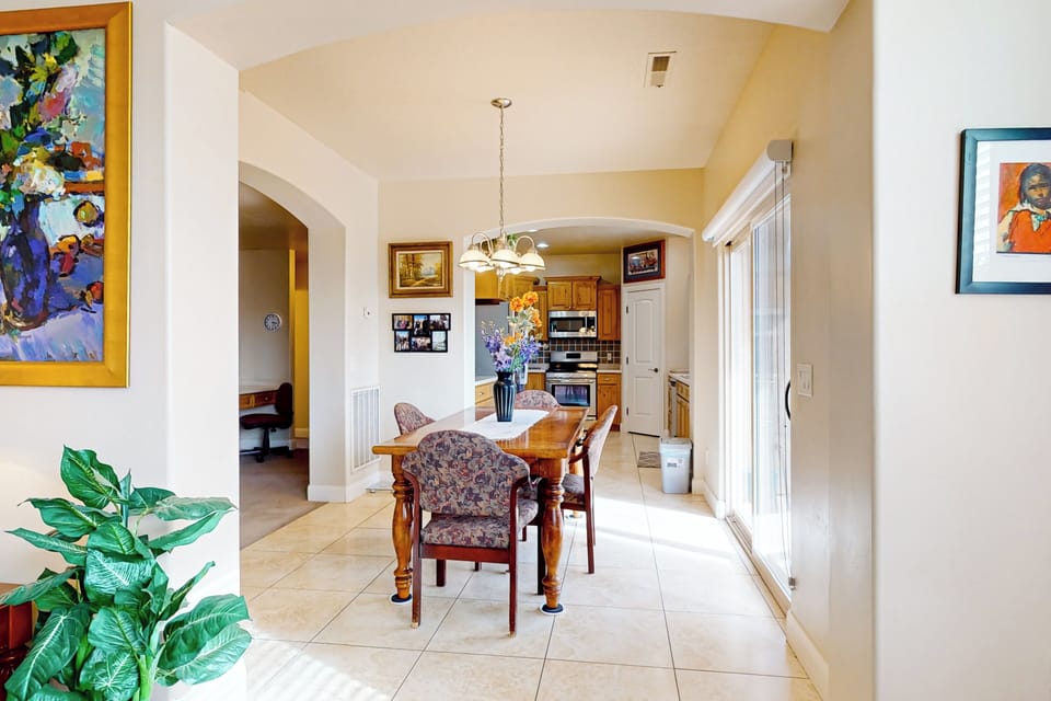 House (4 Bedrooms) | Interior