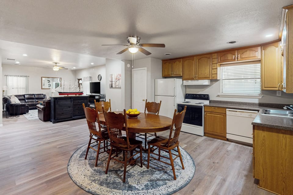 House (2 Bedrooms) | Interior