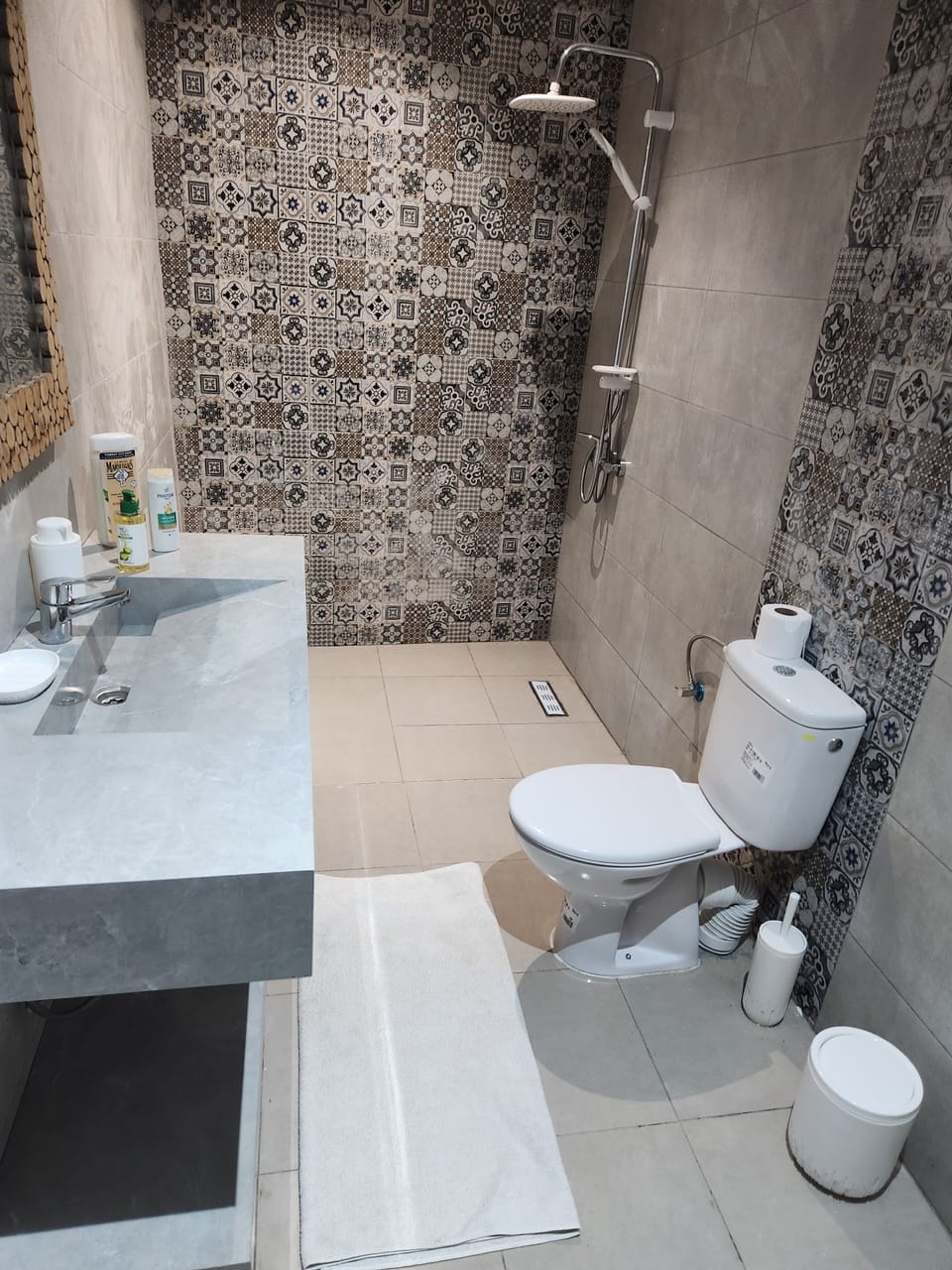 Shower, free toiletries, hair dryer, bathrobes