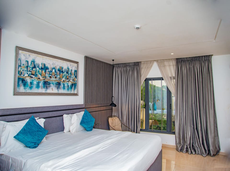 Family Room, Balcony, City View | Desk, laptop workspace, soundproofing, free WiFi