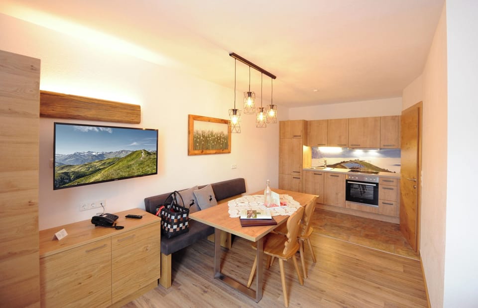 Deluxe Suite, Balcony | Private kitchen | Highchair