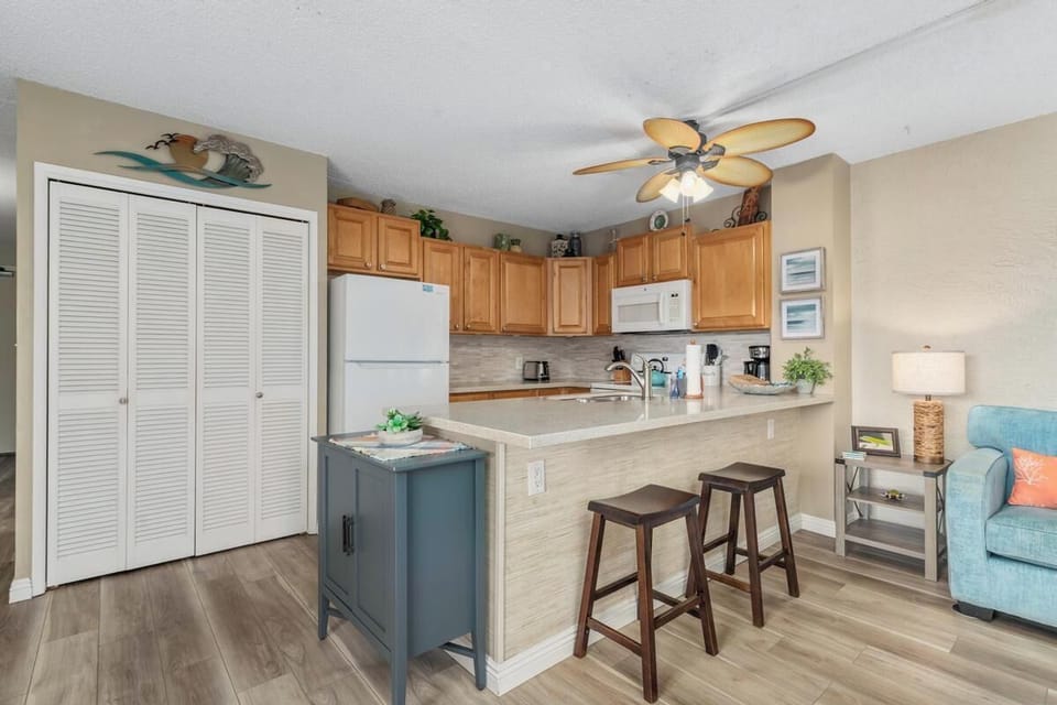 Cook with comfort in this well equipped Kona kitchen