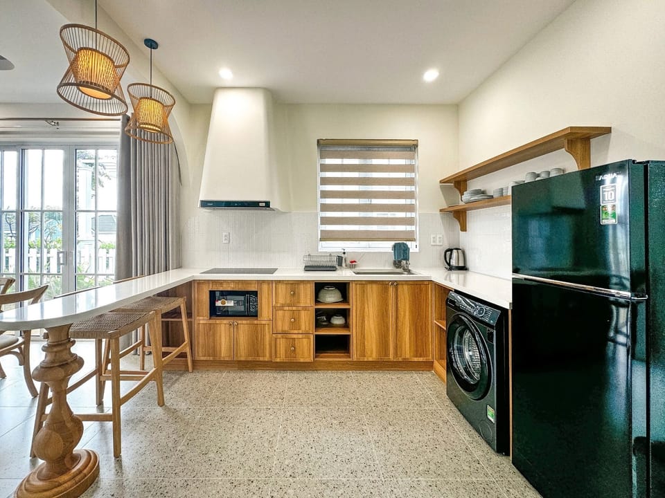 Deluxe Villa | Private kitchen | Fridge, microwave, electric kettle, griddle