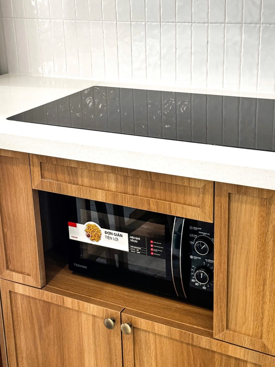 Deluxe Villa | Private kitchen | Fridge, microwave, electric kettle, griddle