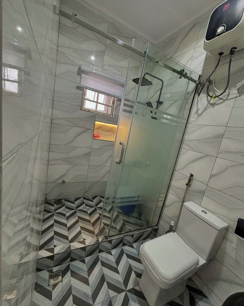 Deluxe Room, Balcony, City View | Bathroom | Free toiletries, hair dryer, towels, soap