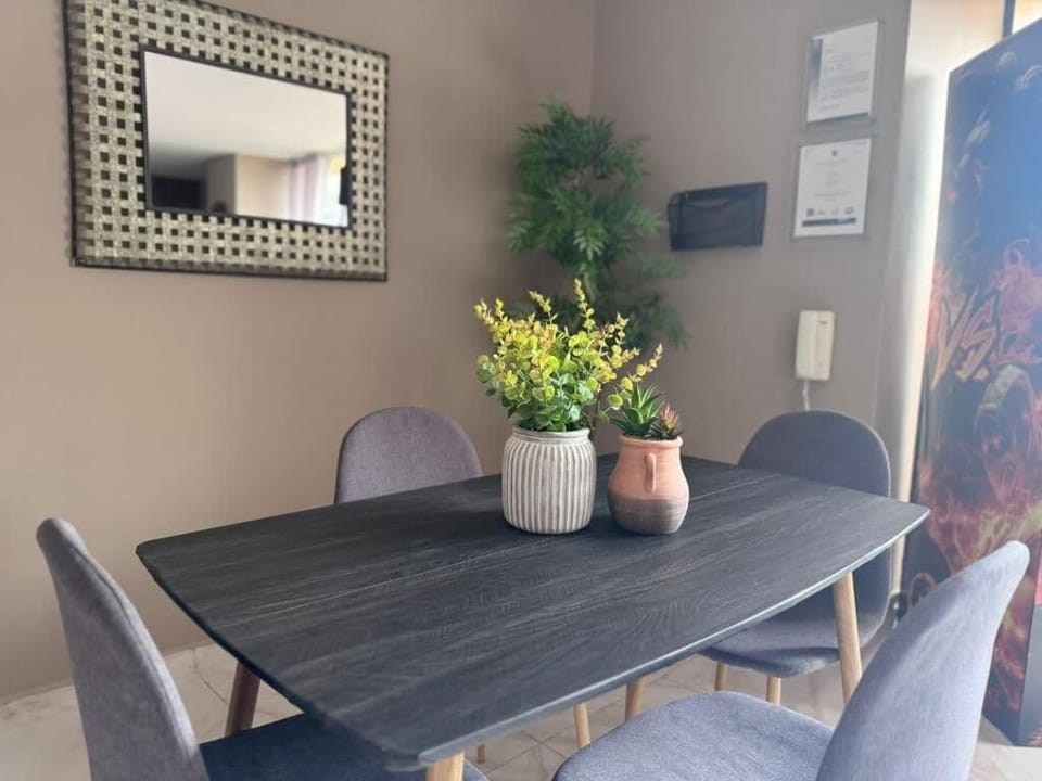Apartment | Dining