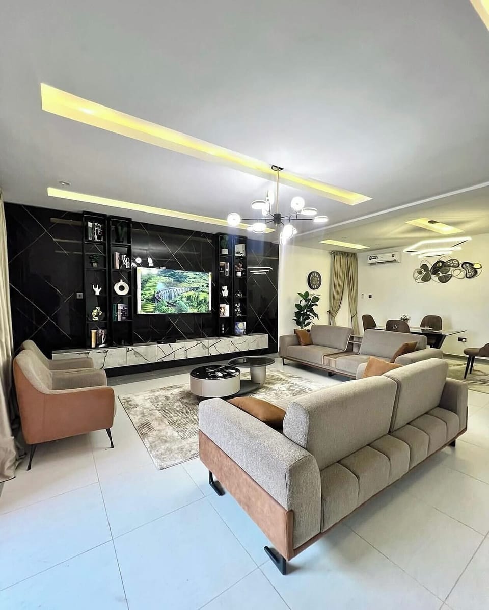 Economy Room, Balcony, City View | Living area