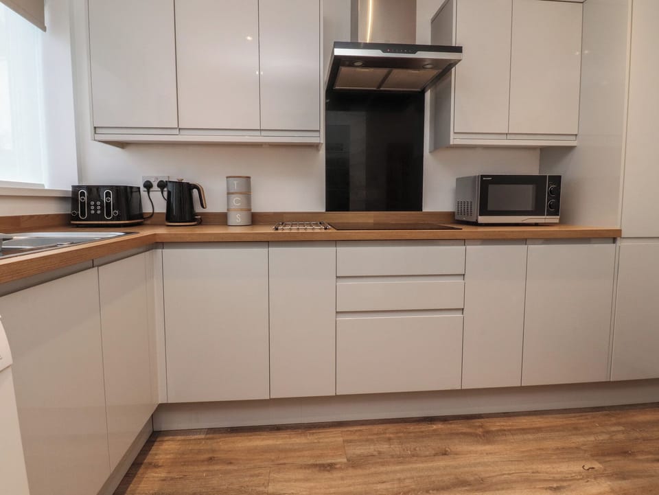 Dishwasher, cookware/dishes/utensils
