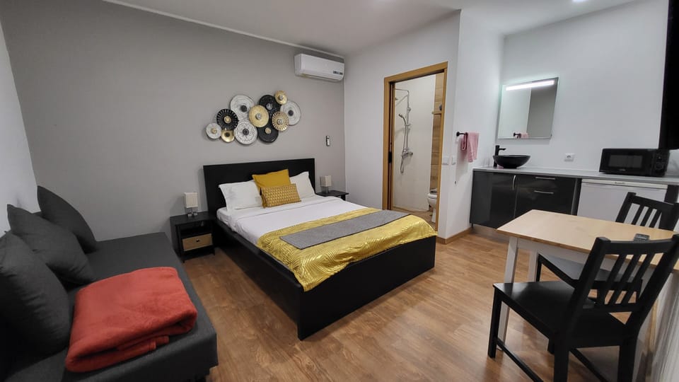 Classic Double or Twin Room, 1 Double Bed with Sofa bed, Private Bathroom | Individually decorated, individually furnished, desk, blackout drapes