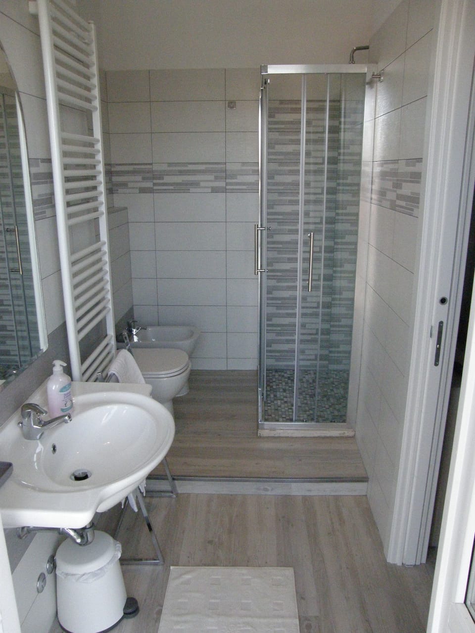 Superior Double Room, 1 Bedroom, Balcony | Bathroom | Hair dryer, bidet, towels