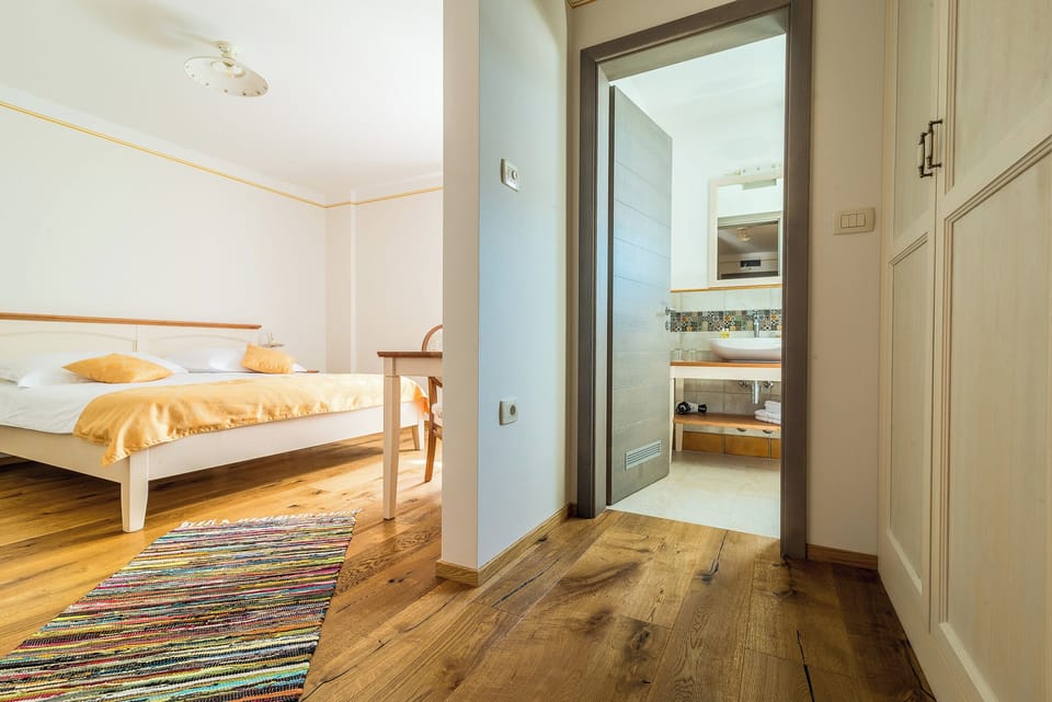 Signature Double Room, Balcony | Desk, blackout drapes, WiFi (free), bed sheets