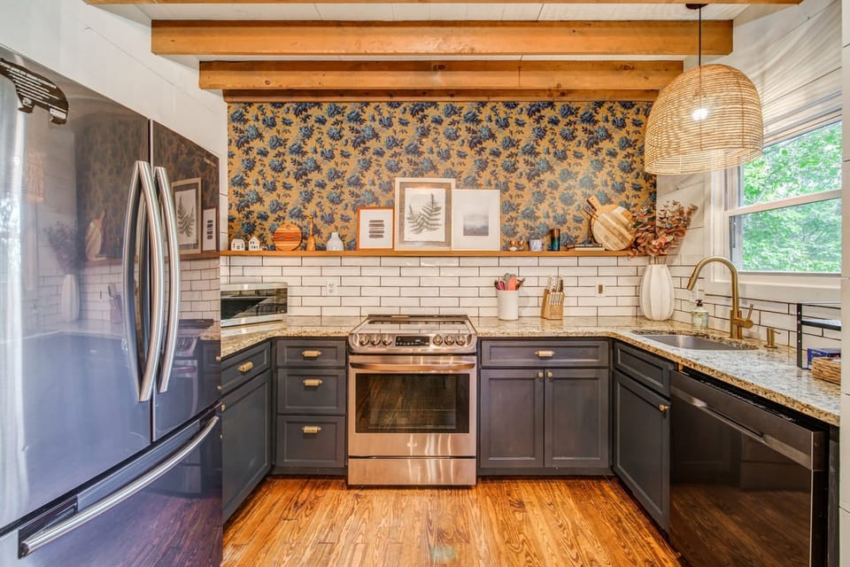 Guests are sure to love the fabulous décor and amenities of the open kitchen