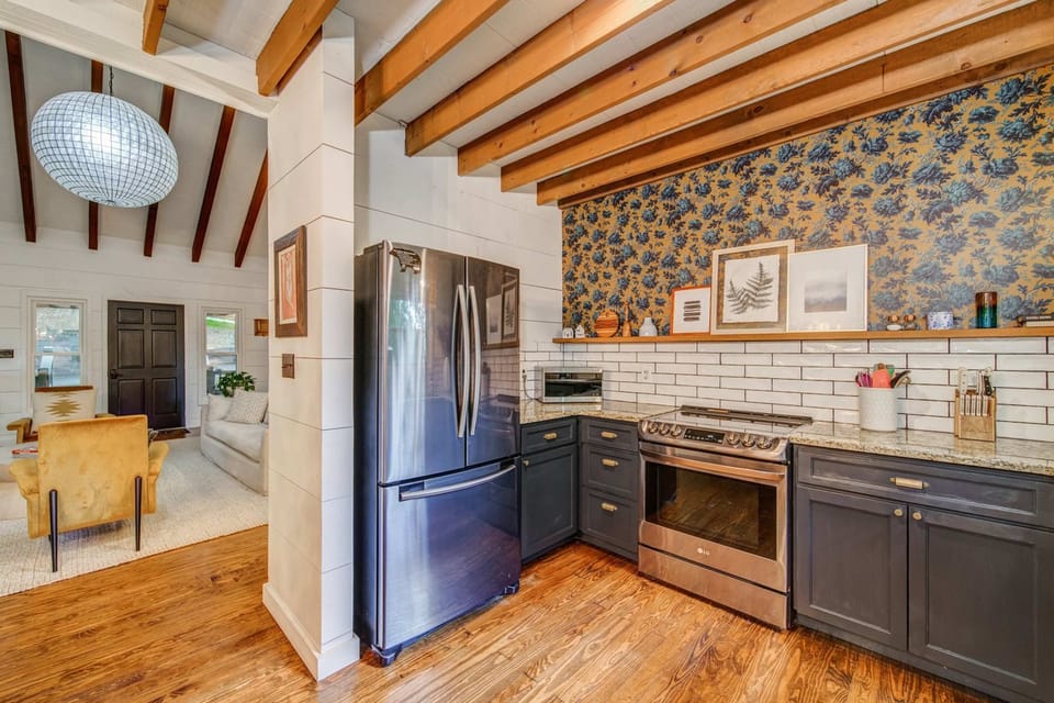 Guests are sure to love the fabulous décor and amenities of the open kitchen
