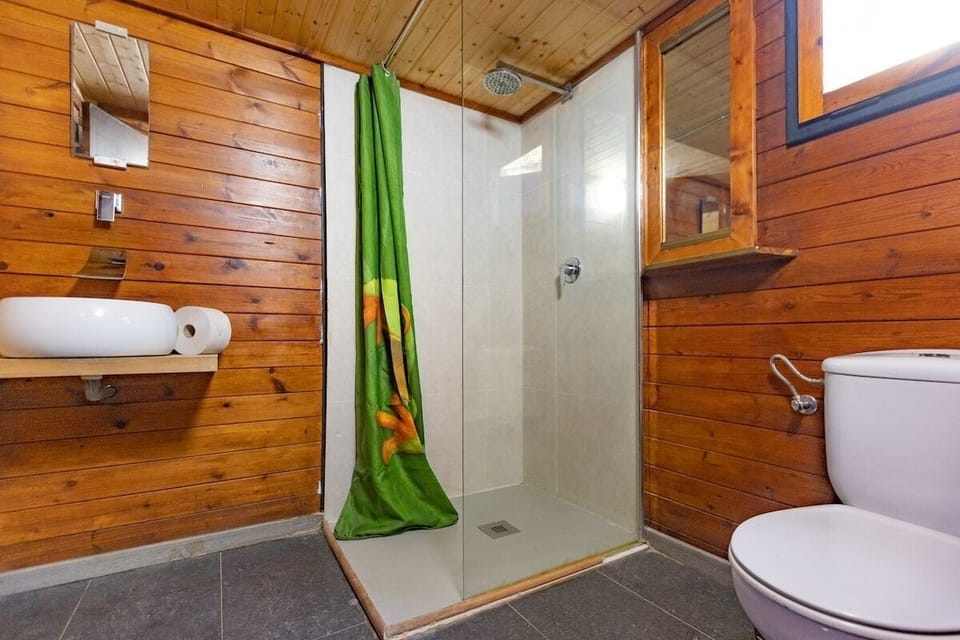 Family Bungalow, 2 Bedrooms, Garden View | Bathroom | Free toiletries