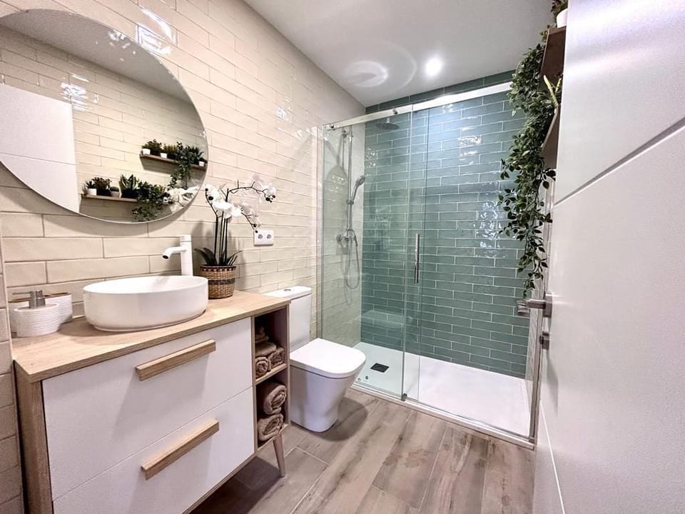 Standard Apartment | Bathroom