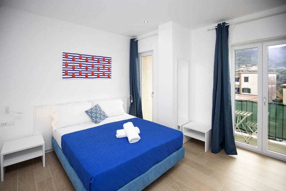 Deluxe Double Room | In-room safe, desk, laptop workspace, blackout drapes