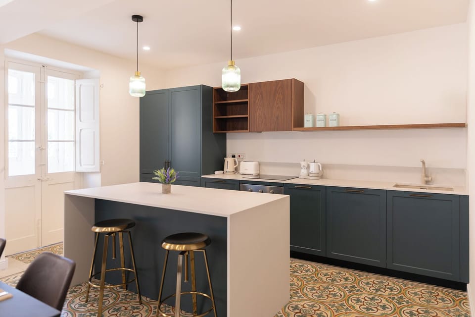 Design Apartment | Private kitchen | Fridge, microwave, oven, stovetop