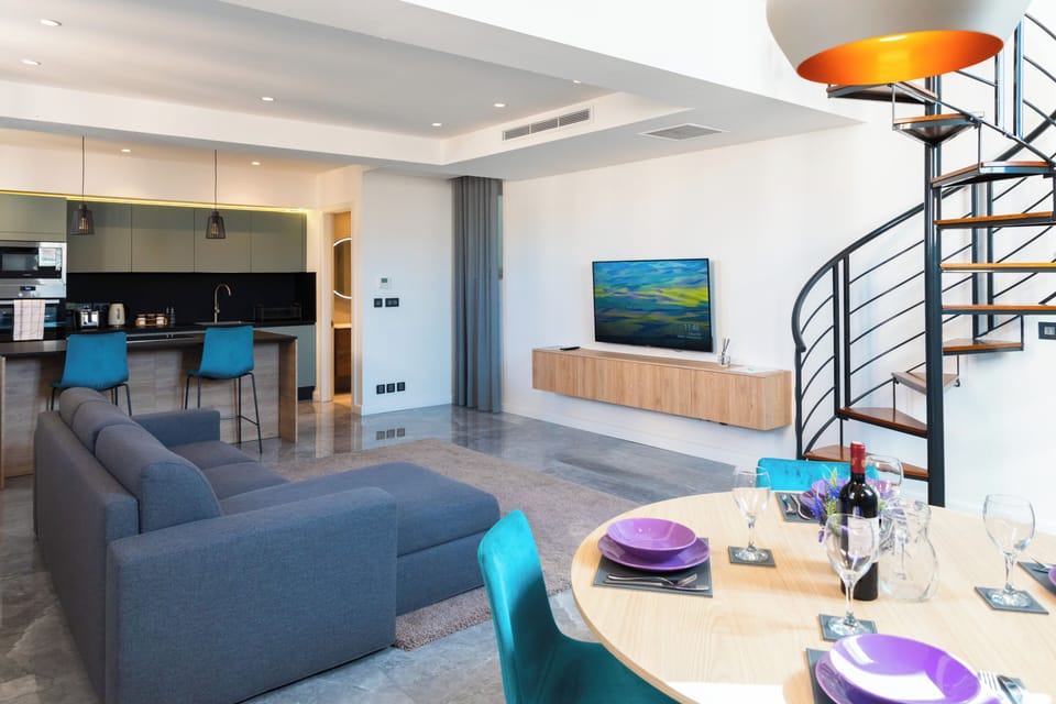 Basic Apartment | Living area | TV