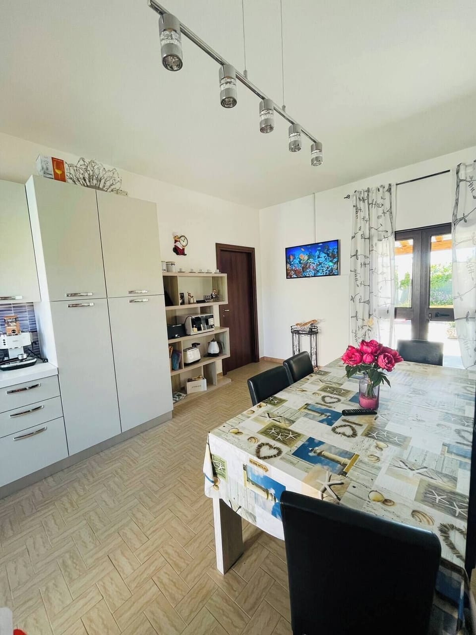 Kitchen-Dining Area