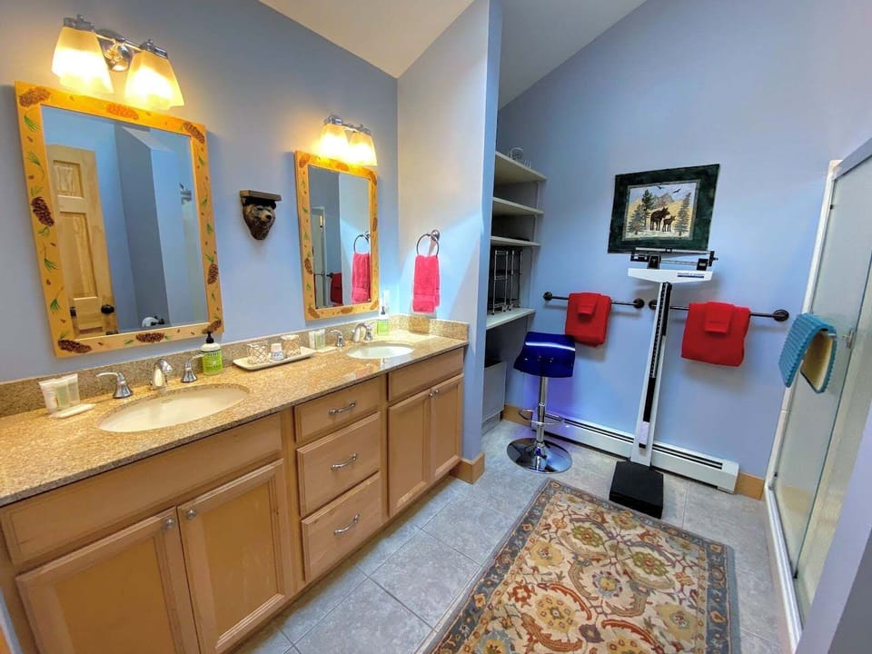 Re53 Beautiful Bretton Woods Slopeside Home, Amazing Views! AC, Hot Tub, Pool Table Cottage in Carroll