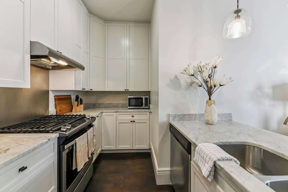 Unit 301 | Open Concept Chef's Kitchen | Third Floor | Fully Equipped | Gas Range | Bar Seating