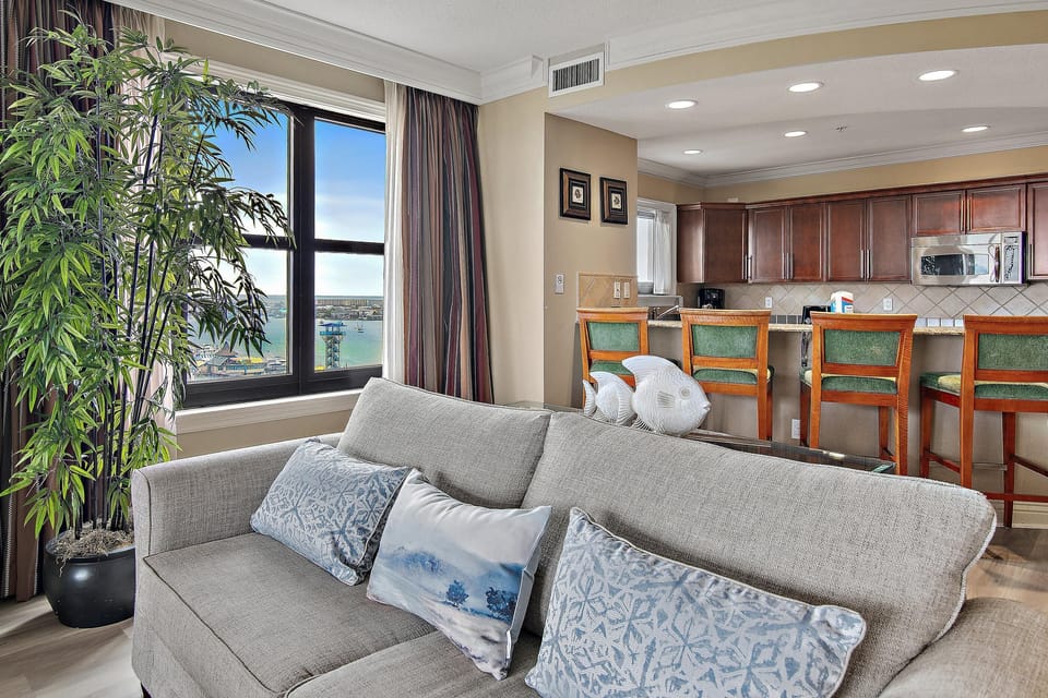 Condo, Multiple Beds (Emerald Grande E810) | Living area