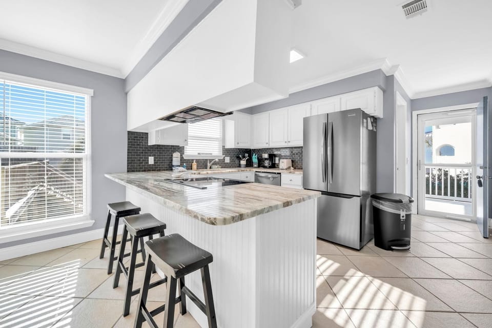 Condo, Multiple Beds (Serenity at Sunnyside) | Private kitchen