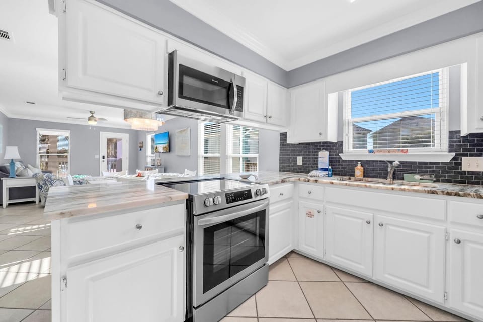 Condo, Multiple Beds (Serenity at Sunnyside) | Private kitchen