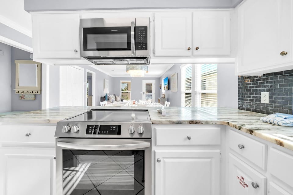 Condo, Multiple Beds (Serenity at Sunnyside) | Private kitchen