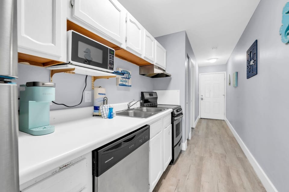 Condo, Multiple Beds (Lullwater Beach 415) | Private kitchen | Oven, toaster