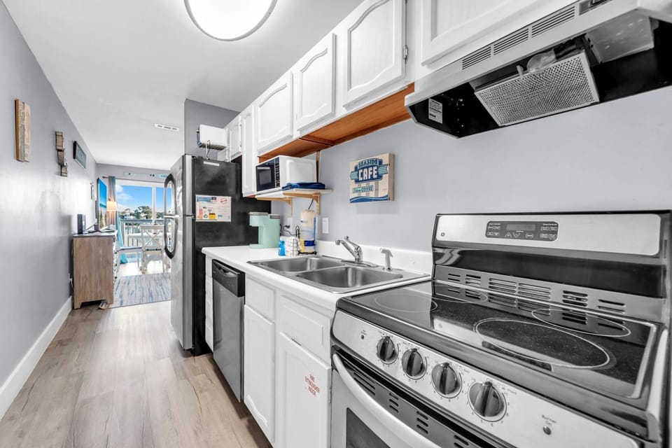 Condo, Multiple Beds (Lullwater Beach 415) | Private kitchen | Oven, toaster