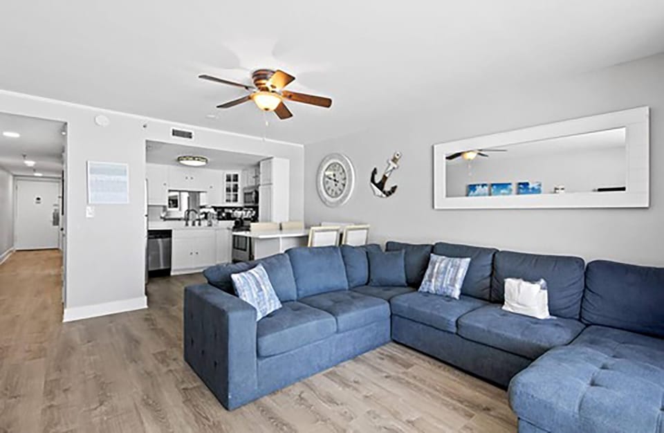 Condo, 1 King Bed with Sofa bed (SunDestin 405) | Living area