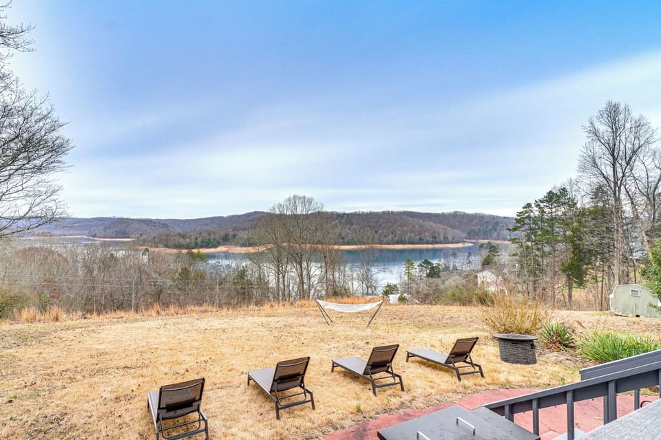 LaFollette Vacation Rental | 3BR | 3BA | 2,839 Sq Ft | 2 Steps to Enter