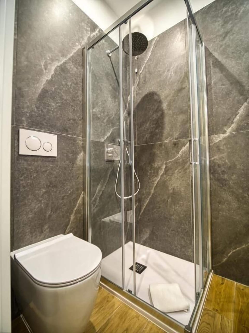 Hair dryer, bathrobes, bidet, towels