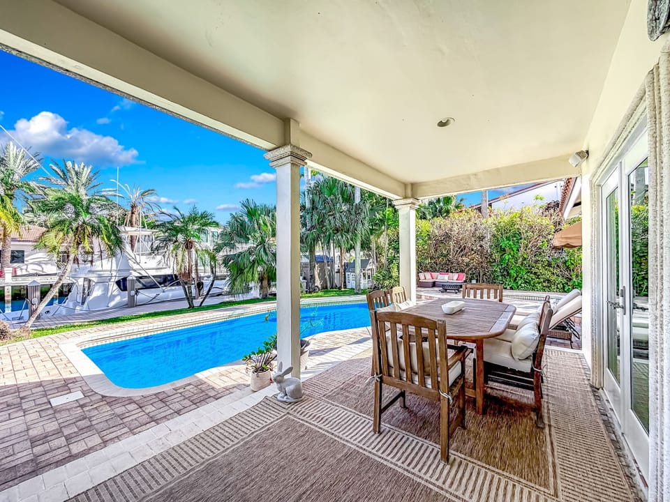Outdoor dining