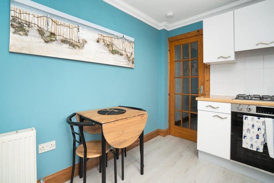 Fridge, stovetop, electric kettle, toaster