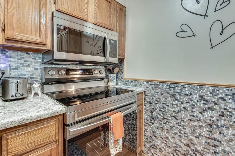 Kitchen Stove & Microwave 