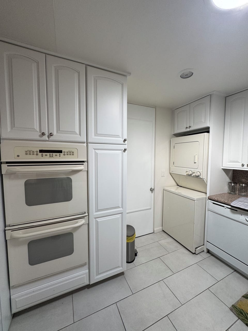 Kitchen/Washer + Dryer