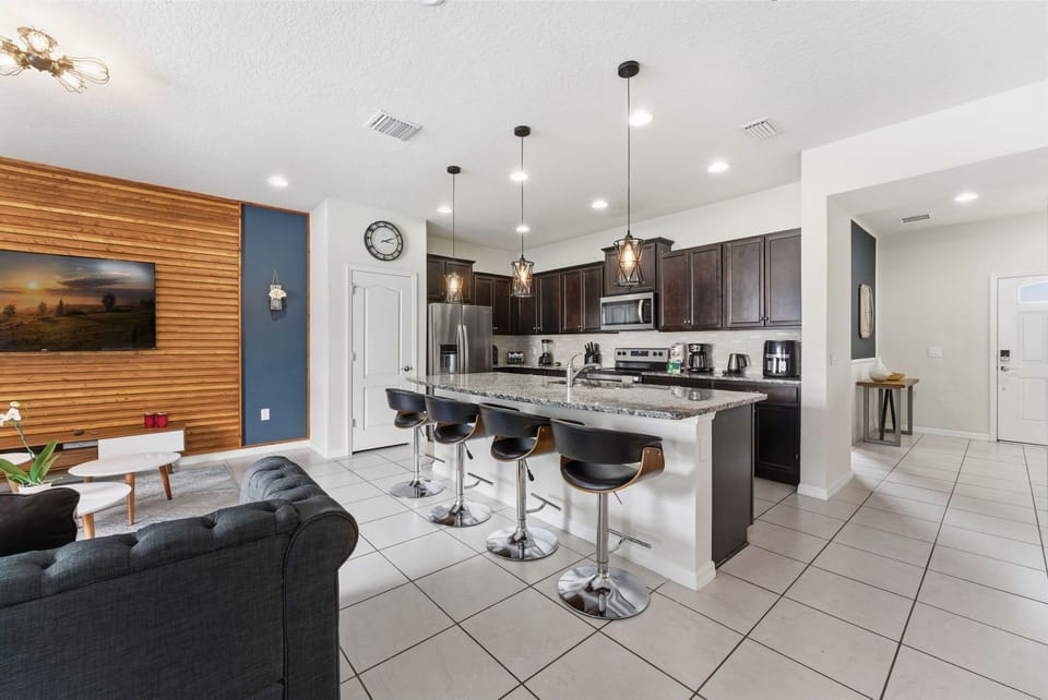 Villa (5 Bedrooms) | Private kitchen | Microwave, oven, toaster, blender