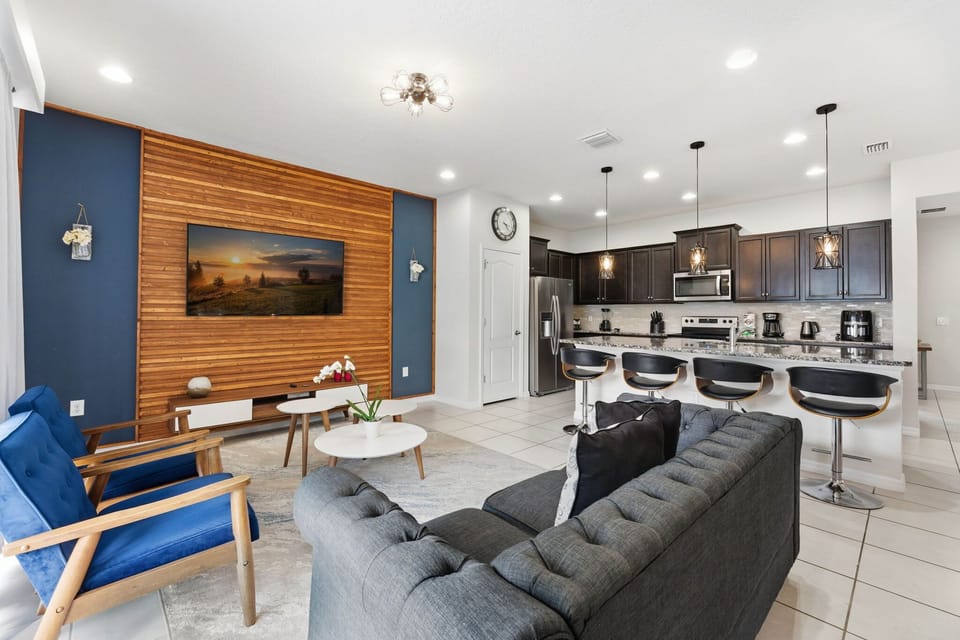 Villa (5 Bedrooms) | Living area | 42-inch Smart TV with cable channels