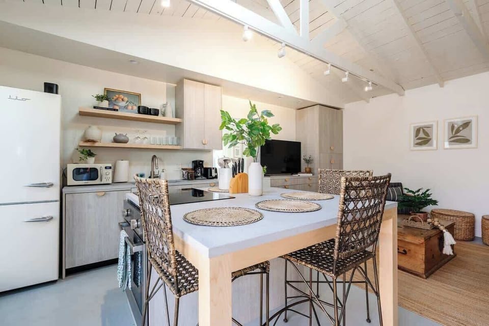 Serve your delicious meals easily at the lovely dining table.