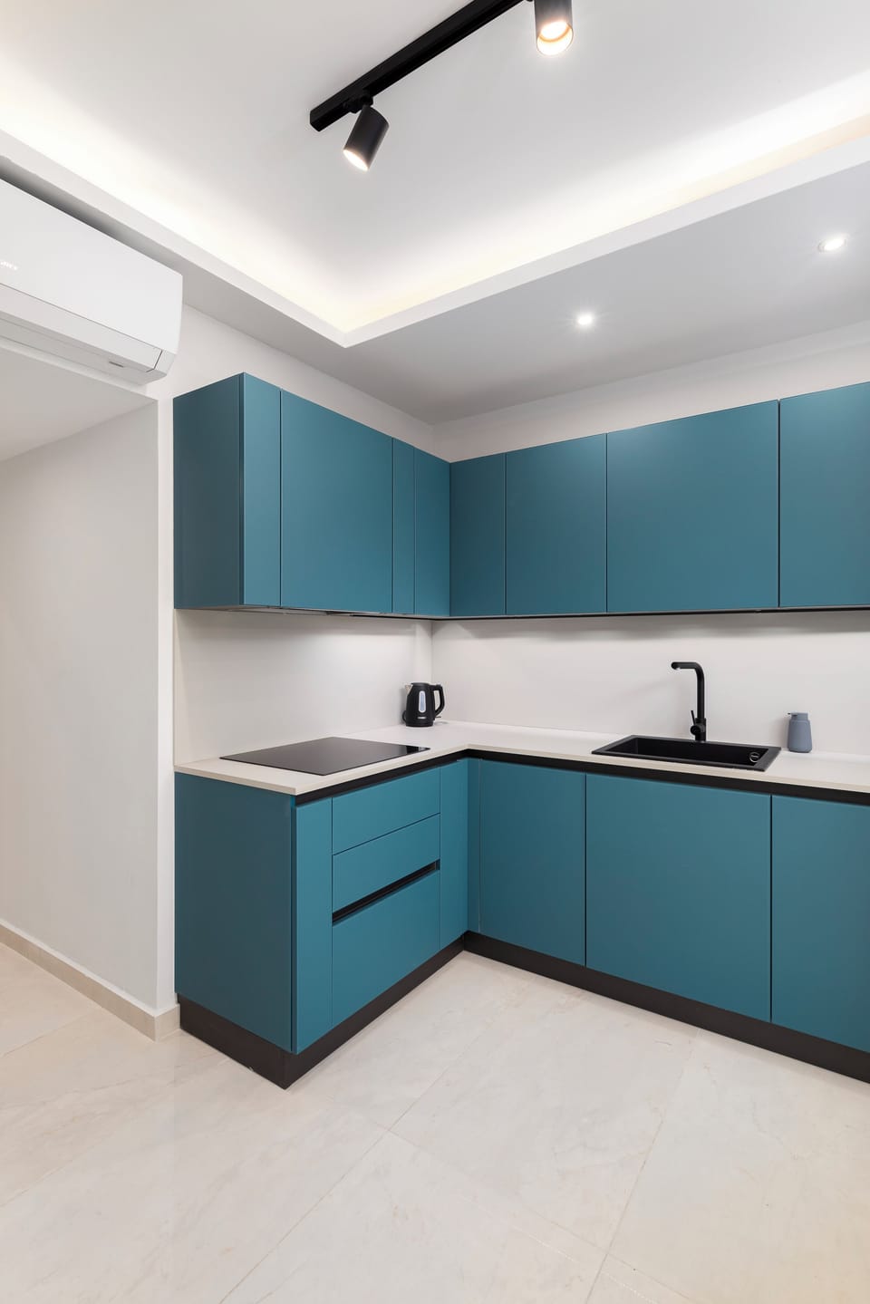 Apartment, City View | Private kitchen | Electric kettle, toaster