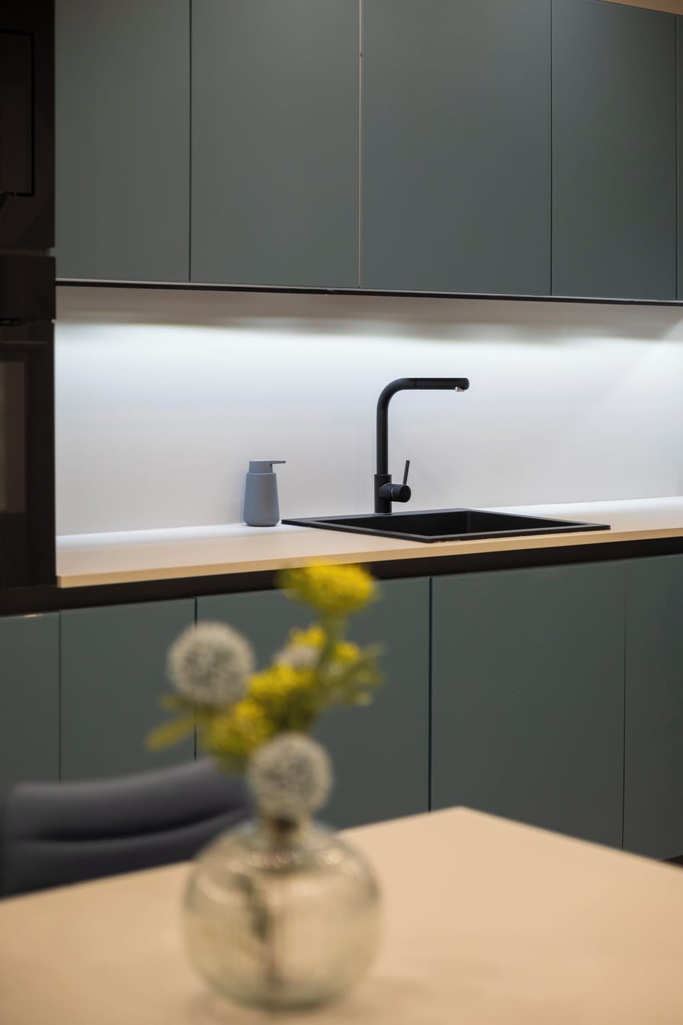 Apartment, City View | Private kitchen | Electric kettle, toaster