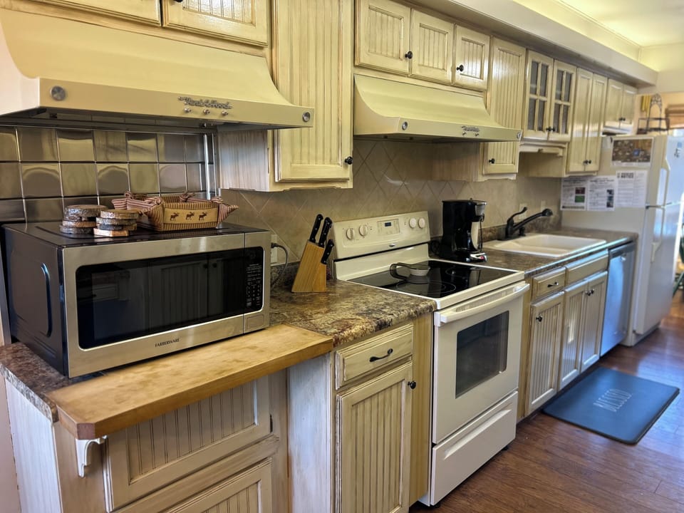 Full kitchen