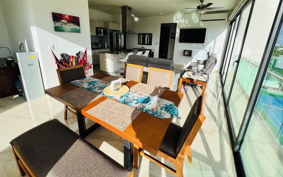 Dining room.