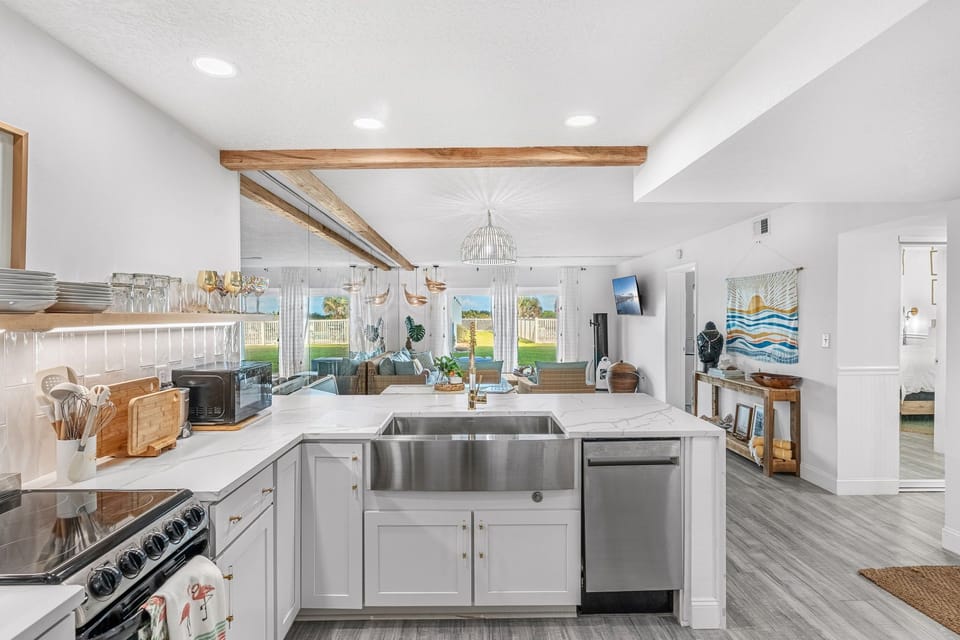 Sleek & modern kitchen