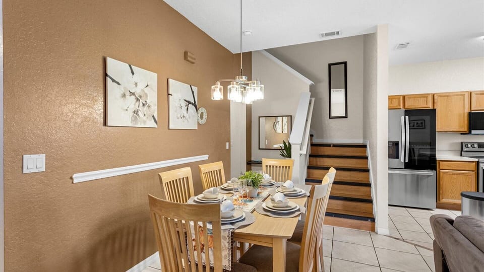 Dining Area & Entryway
Inviting dining space. Easy access to entryway and kitchen.